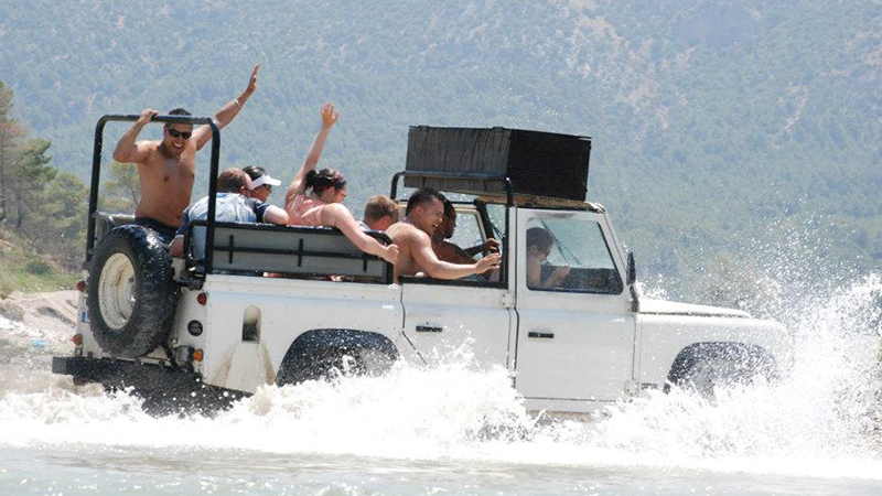 Fethiye'de Unutulmaz Aktiviteler: Yamaç Paraşütü, Tekne Turları ve Daha Fazlası